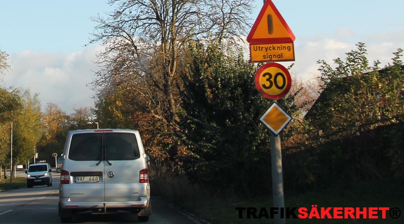 Är 30 km/timme en lagstadgad hastighet på en genomfartsled?